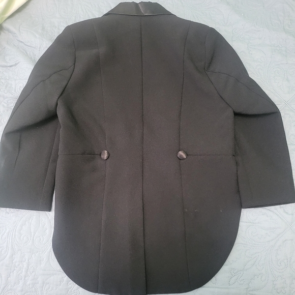 Boys tailcoat & bowtail - Picture 5 of 5